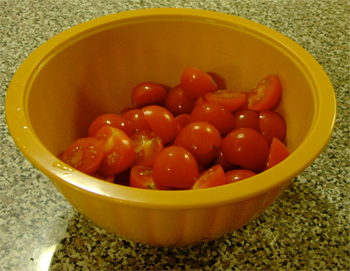 A bowl of tomatoes